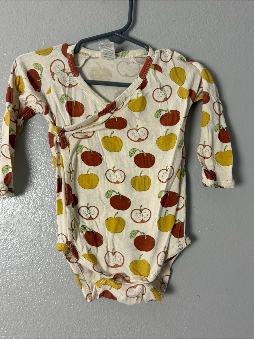Kate Quinn Bamboo Baby Long-Sleeve Apple Print One-Piece Bodysuit Gender Neutral